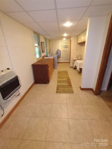 74 Melinda G Lane, Hendersonville, NC 28739