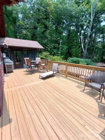74 Melinda G Lane, Hendersonville, NC 28739