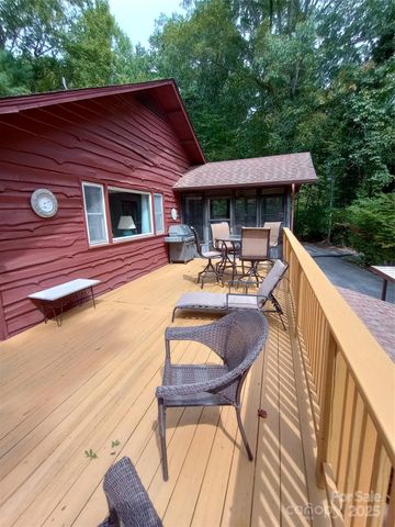 74 Melinda G Lane, Hendersonville, NC 28739
