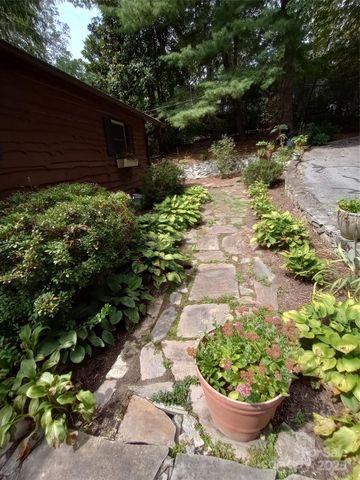 74 Melinda G Lane, Hendersonville, NC 28739