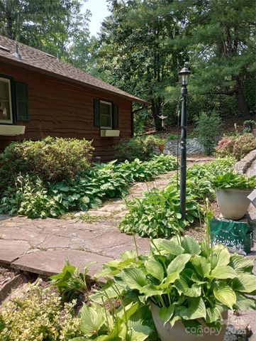 74 Melinda G Lane, Hendersonville, NC 28739