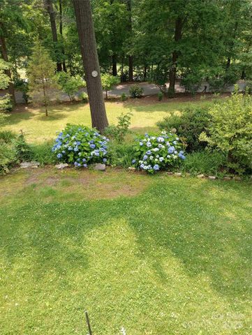 74 Melinda G Lane, Hendersonville, NC 28739
