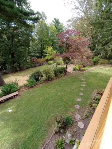 74 Melinda G Lane, Hendersonville, NC 28739