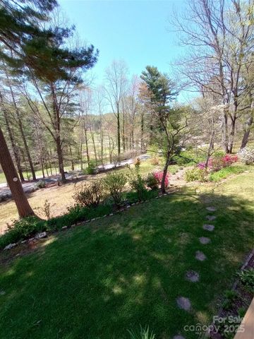 74 Melinda G Lane, Hendersonville, NC 28739