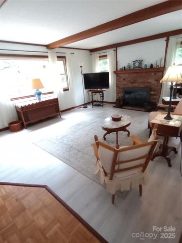 74 Melinda G Lane, Hendersonville, NC 28739