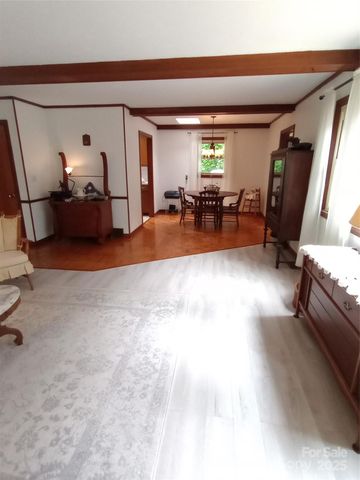 74 Melinda G Lane, Hendersonville, NC 28739