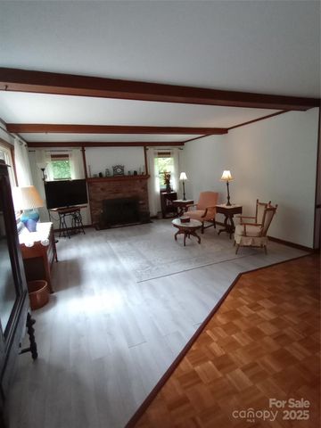 74 Melinda G Lane, Hendersonville, NC 28739