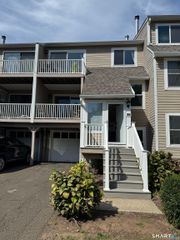 103 Peddlars Drive 103, Branford, CT 06405