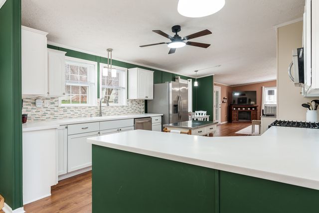 8401 TAMARACK Drive, Machesney Park, IL 61115