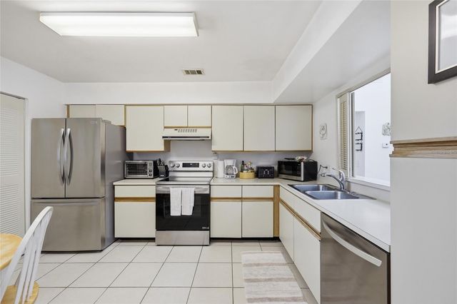 2915 CLUBVIEW DRIVE U4, Orlando, FL 32822