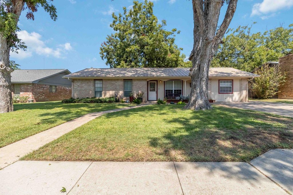 105 Jones ST, Bastrop, TX 78602