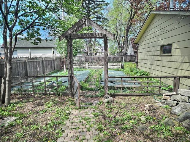 1513 N MAIN STREET, Oshkosh, WI 54901