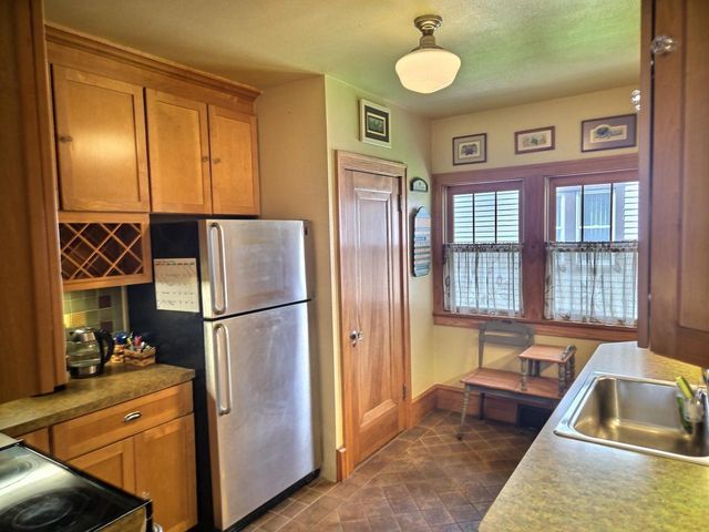 1513 N MAIN STREET, Oshkosh, WI 54901