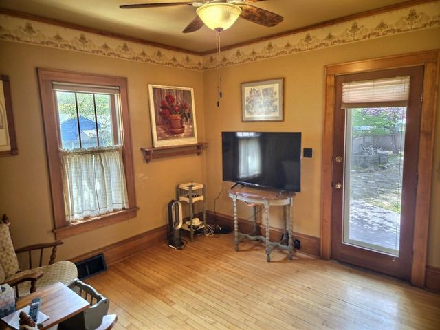 1513 N MAIN STREET, Oshkosh, WI 54901