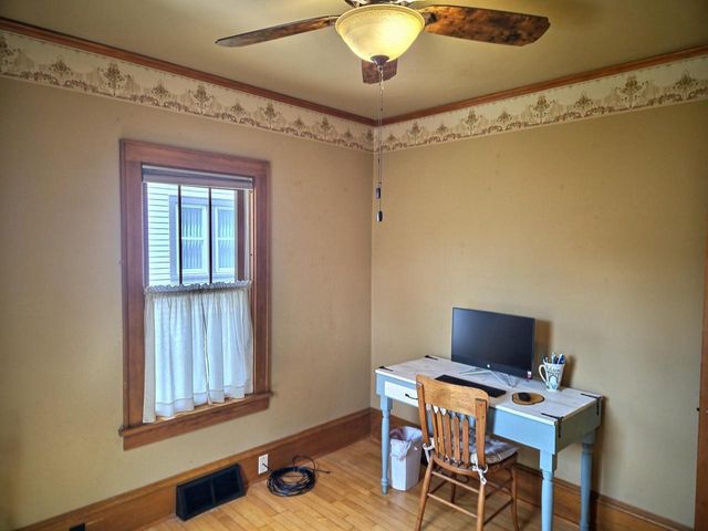 1513 N MAIN STREET, Oshkosh, WI 54901