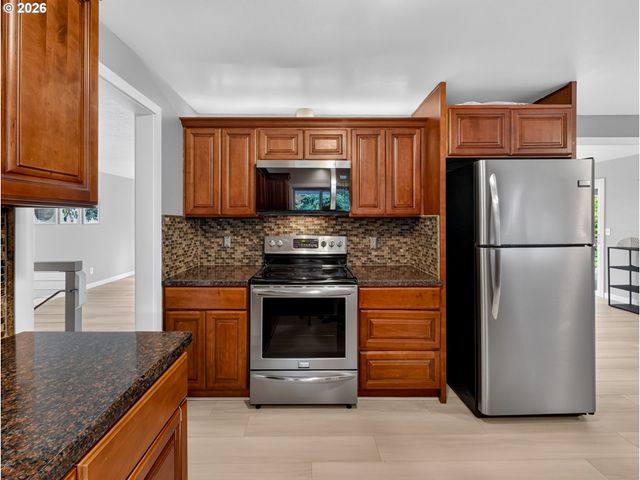 17701 OVERLOOK Cir, Lake Oswego, OR 97034