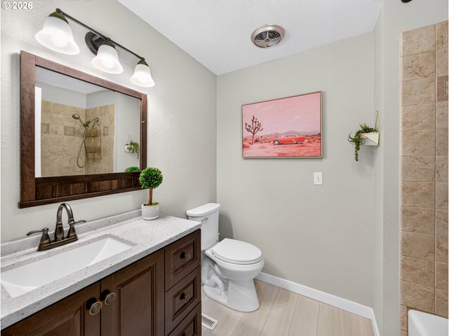 17701 OVERLOOK Cir, Lake Oswego, OR 97034