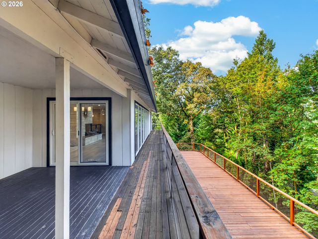 17701 OVERLOOK Cir, Lake Oswego, OR 97034