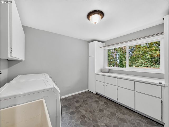 17701 OVERLOOK Cir, Lake Oswego, OR 97034