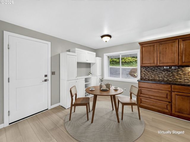17701 OVERLOOK Cir, Lake Oswego, OR 97034