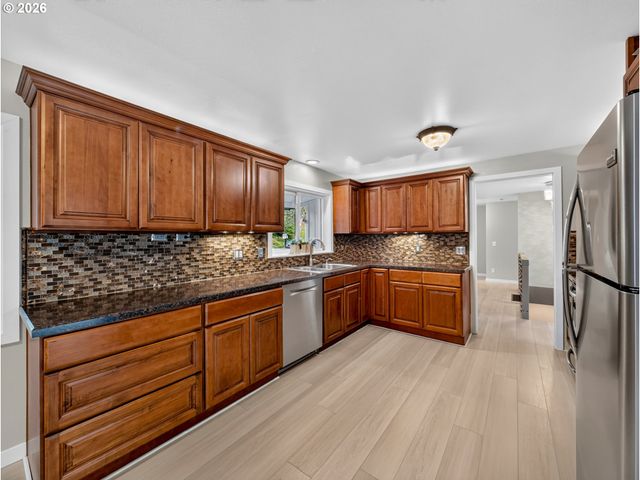 17701 OVERLOOK Cir, Lake Oswego, OR 97034