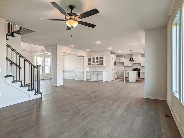 9292 Zarda Drive, Lenexa, KS 66227