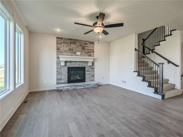 9292 Zarda Drive, Lenexa, KS 66227