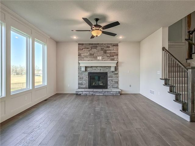9292 Zarda Drive, Lenexa, KS 66227