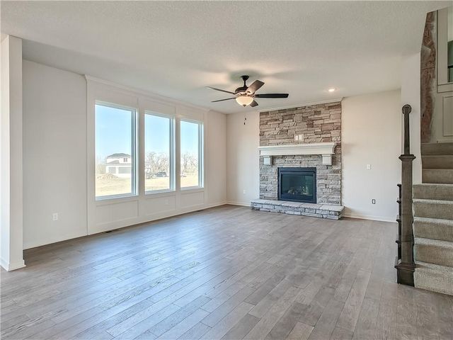 9292 Zarda Drive, Lenexa, KS 66227