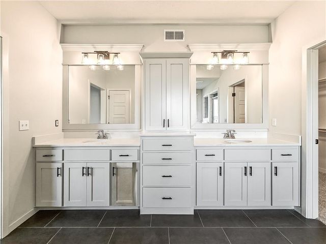 9292 Zarda Drive, Lenexa, KS 66227