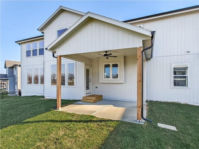 9292 Zarda Drive, Lenexa, KS 66227
