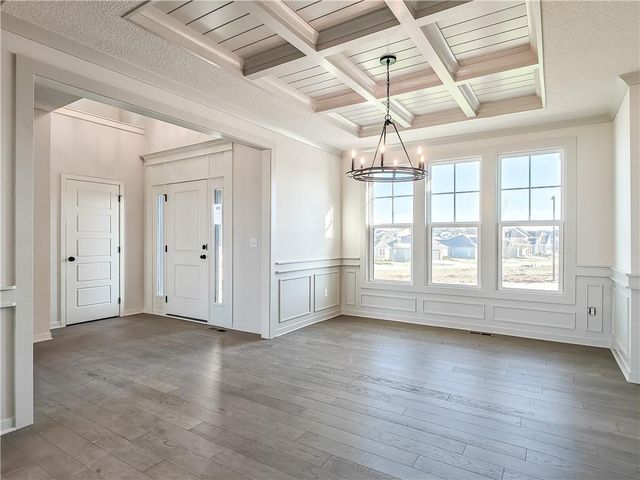 9292 Zarda Drive, Lenexa, KS 66227