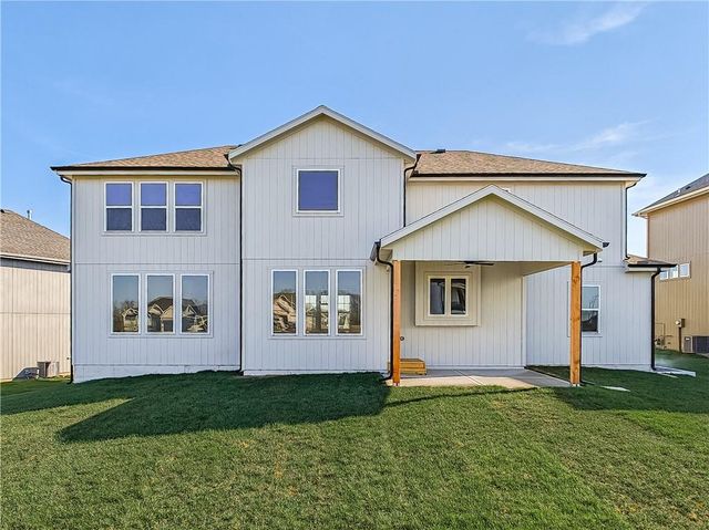9292 Zarda Drive, Lenexa, KS 66227