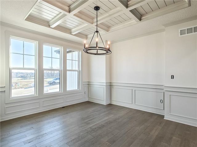 9292 Zarda Drive, Lenexa, KS 66227