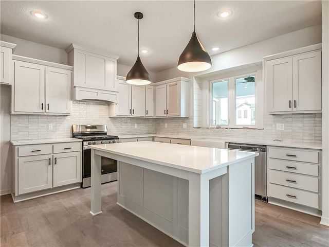 9292 Zarda Drive, Lenexa, KS 66227