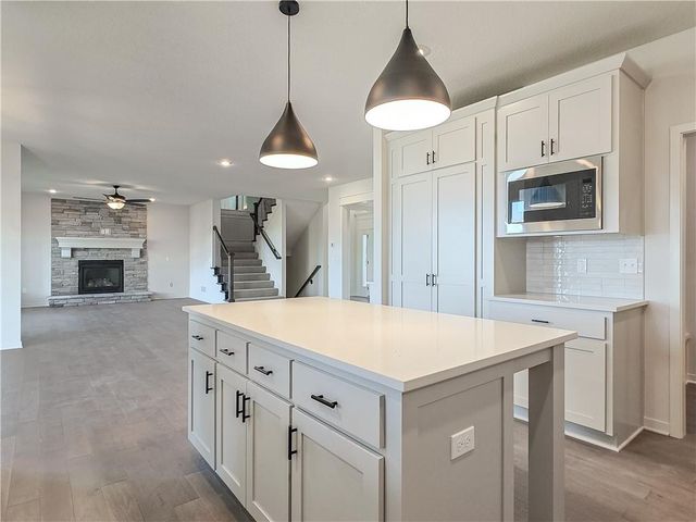9292 Zarda Drive, Lenexa, KS 66227