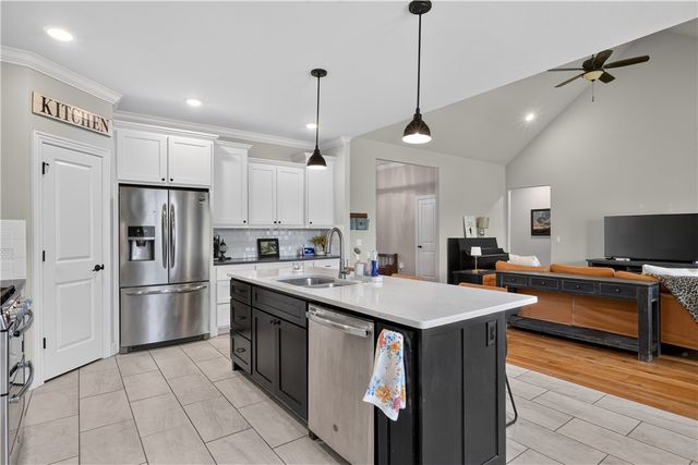377 Penzo Avenue, Tontitown, AR 72762