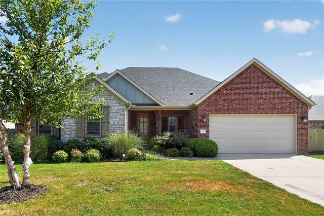 377 Penzo Avenue, Tontitown, AR 72762