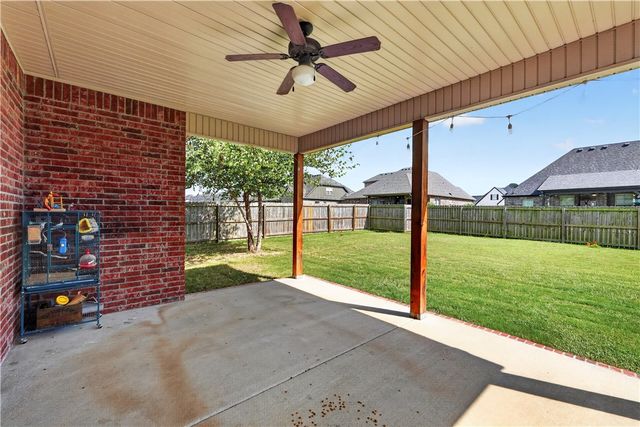 377 Penzo Avenue, Tontitown, AR 72762