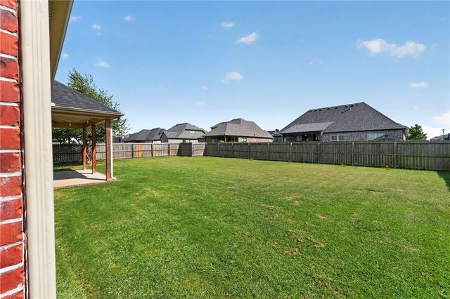 377 Penzo Avenue, Tontitown, AR 72762