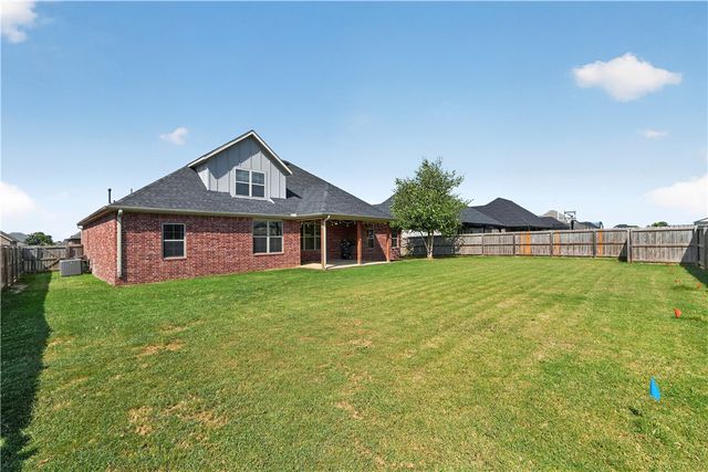 377 Penzo Avenue, Tontitown, AR 72762