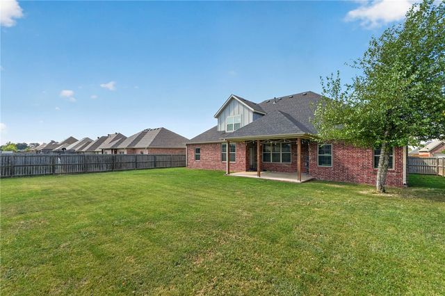 377 Penzo Avenue, Tontitown, AR 72762