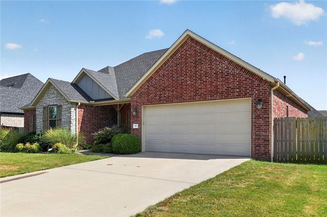 377 Penzo Avenue, Tontitown, AR 72762