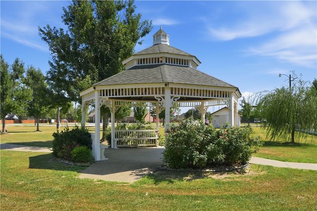 377 Penzo Avenue, Tontitown, AR 72762