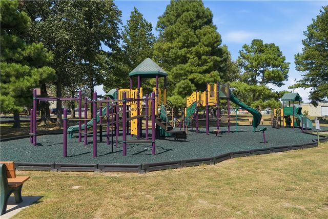 377 Penzo Avenue, Tontitown, AR 72762