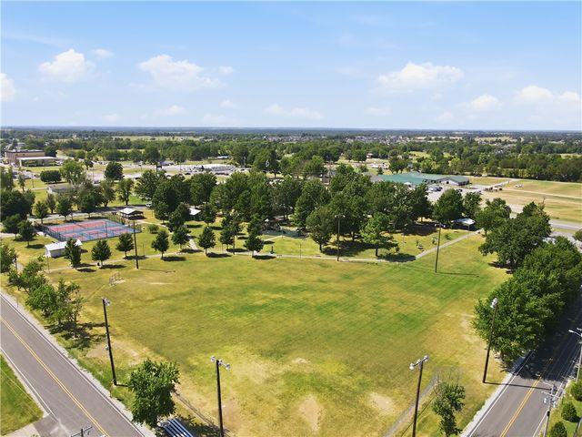 377 Penzo Avenue, Tontitown, AR 72762