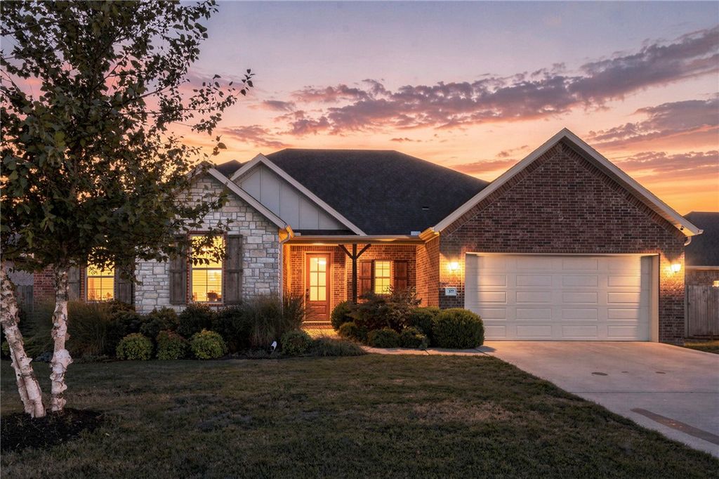 377 Penzo Avenue, Tontitown, AR 72762