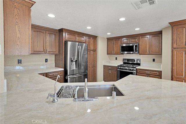 15889 Mojave, Hesperia, CA 92345