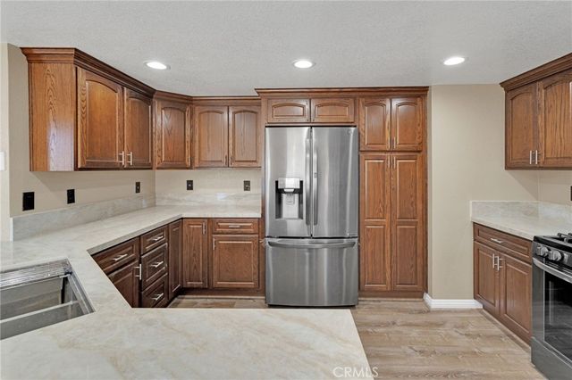 15889 Mojave, Hesperia, CA 92345