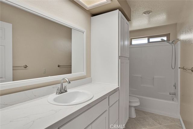 15889 Mojave, Hesperia, CA 92345